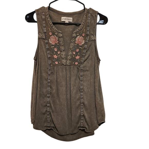 Knox Rose Tops - Knox Rose Gray Sleeveless Embroidered Rose Floral V-Neck Tank Top Size Medium